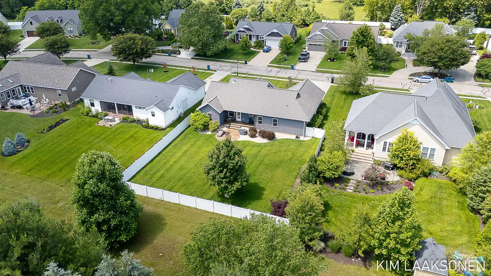349 Parkside Lane Douglas, MI 49406