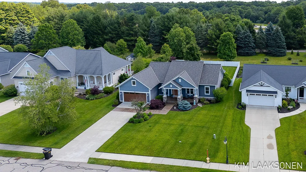 349 Parkside Lane Douglas, MI 49406