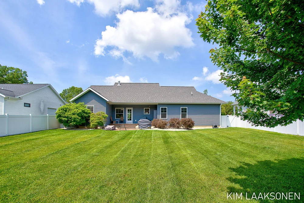 349 Parkside Lane Douglas, MI 49406