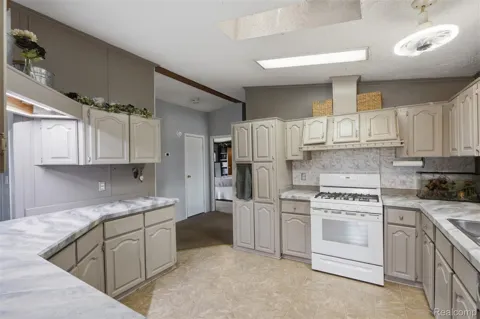 28725 Parkview