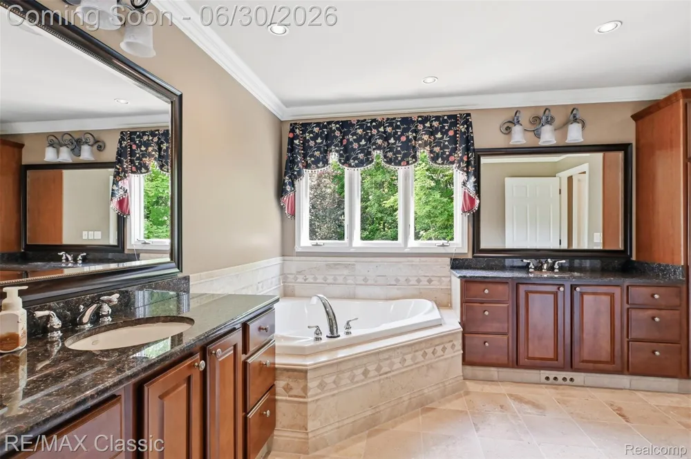 8033 Pine Ridge Court Salem Township, MI 48168