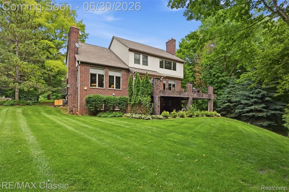 8033 Pine Ridge Court Salem Township, MI 48168