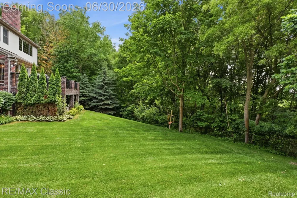 8033 Pine Ridge Court Salem Township, MI 48168