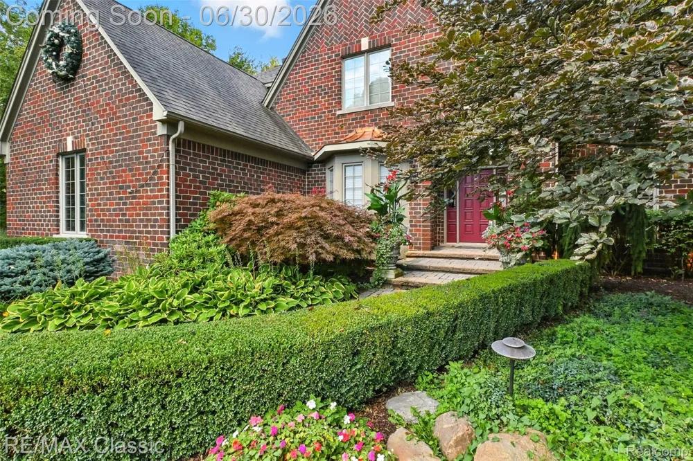 8033 Pine Ridge Court Salem Township, MI 48168