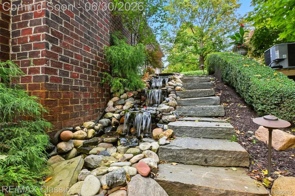 8033 Pine Ridge Court Salem Township, MI 48168