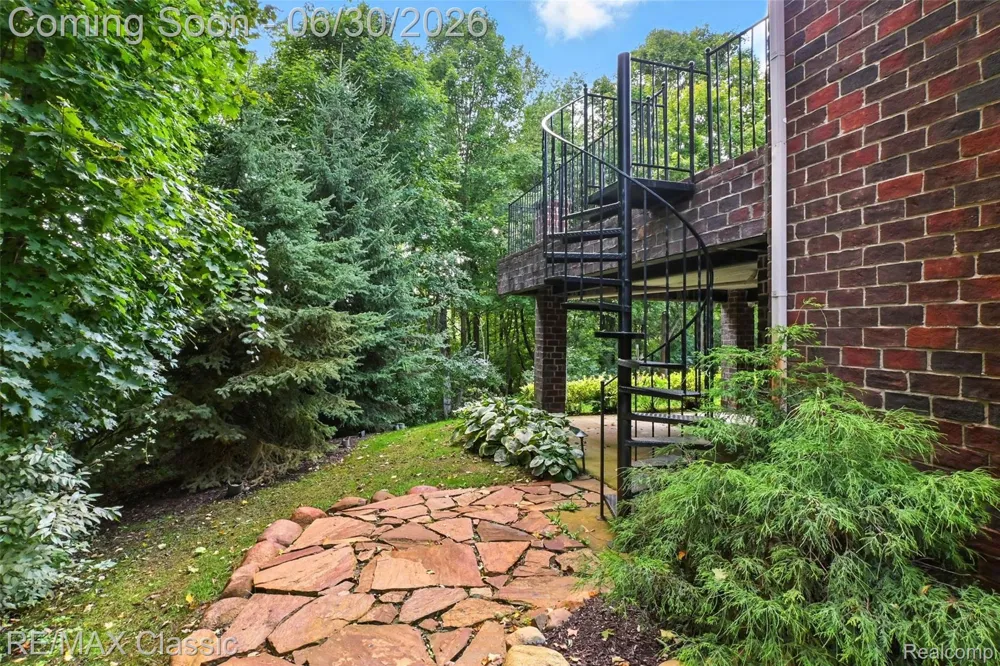 8033 Pine Ridge Court Salem Township, MI 48168