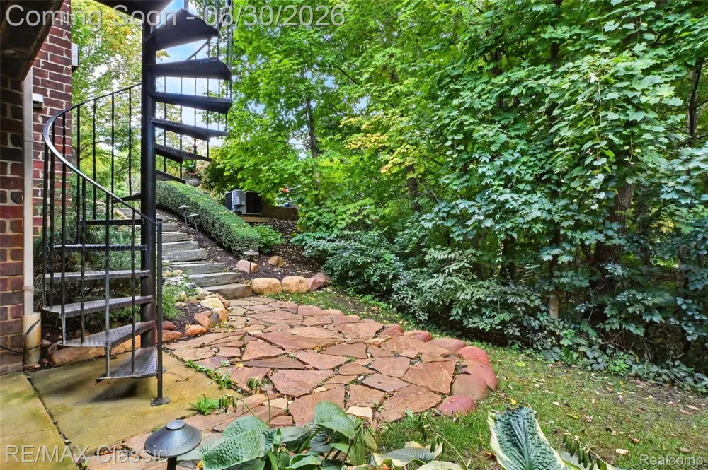 8033 Pine Ridge Court Salem Township, MI 48168