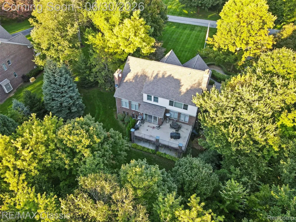8033 Pine Ridge Court Salem Township, MI 48168
