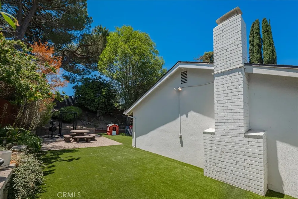 135 Lupe Avenue Newbury Park, CA 91320