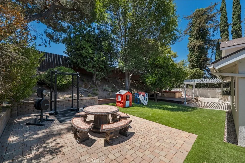 135 Lupe Avenue Newbury Park, CA 91320