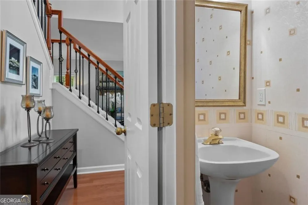 565 Windermere Park CT Alpharetta, GA 30022