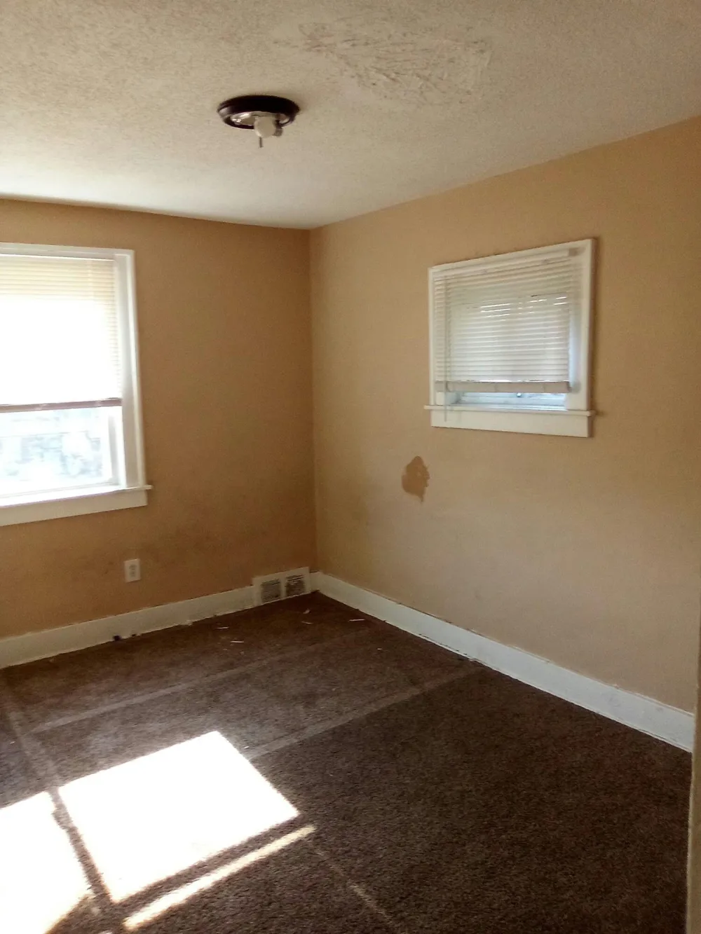19347 Moenart Detroit, MI 48234