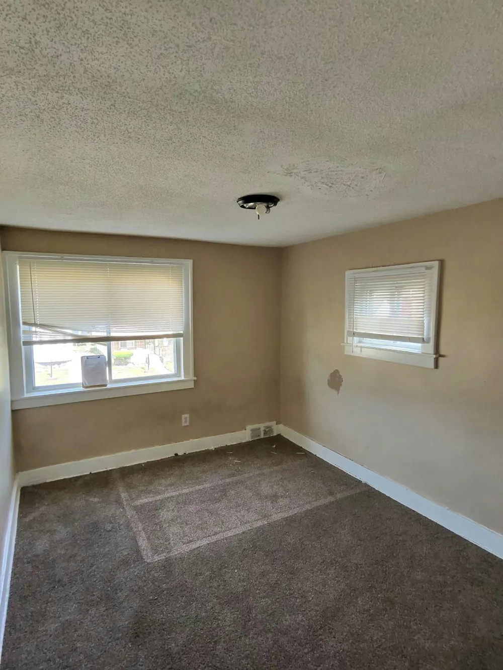 19347 Moenart Detroit, MI 48234