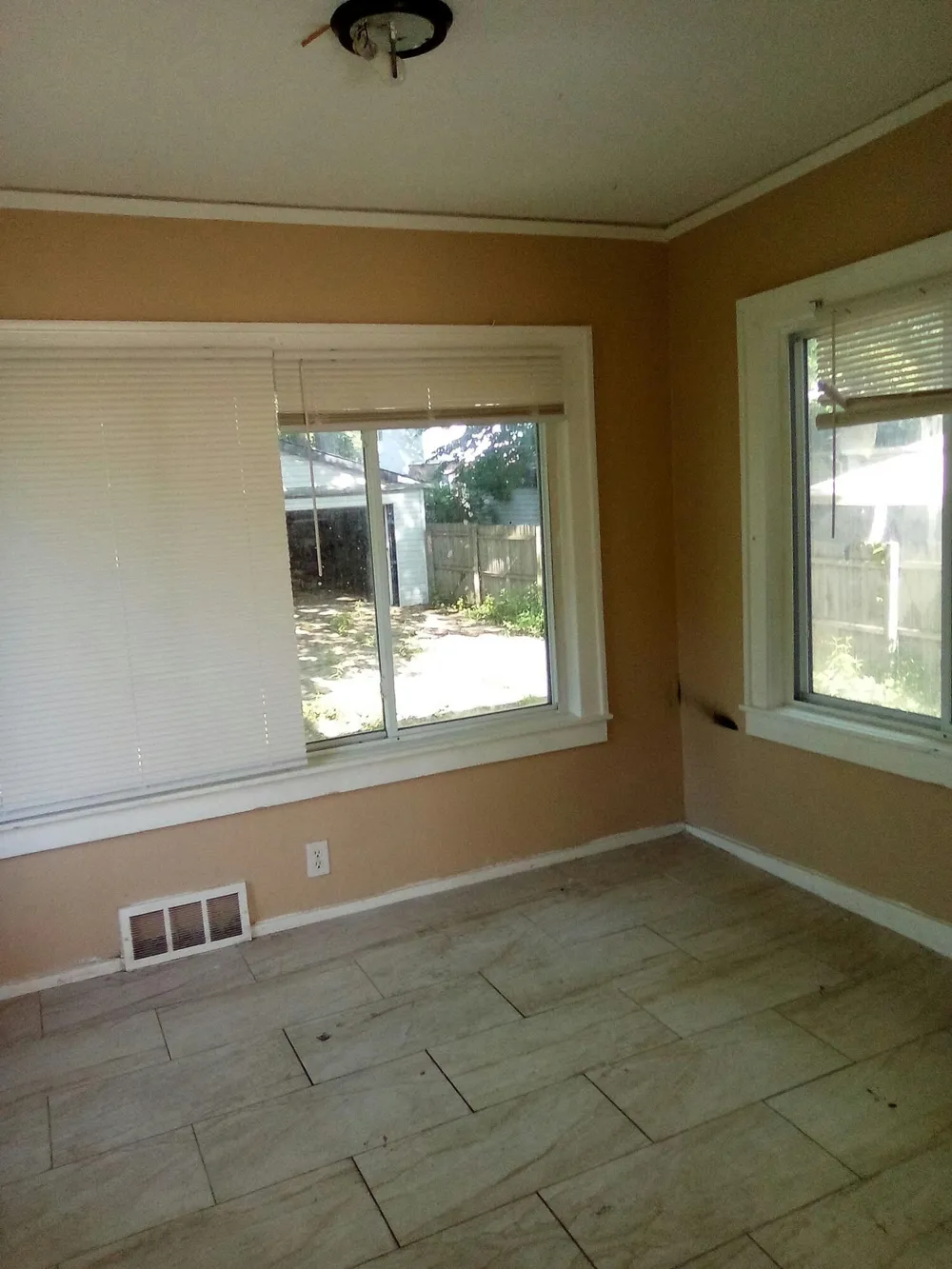 19347 Moenart Detroit, MI 48234