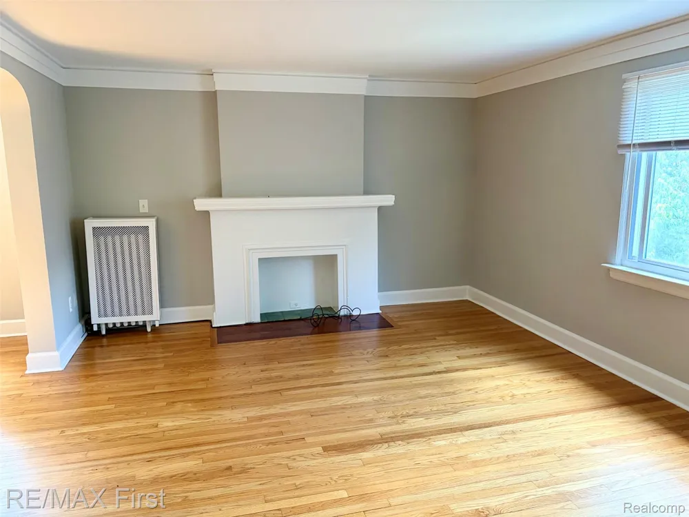 383 W Chesterfield Street Ferndale City, MI 48220