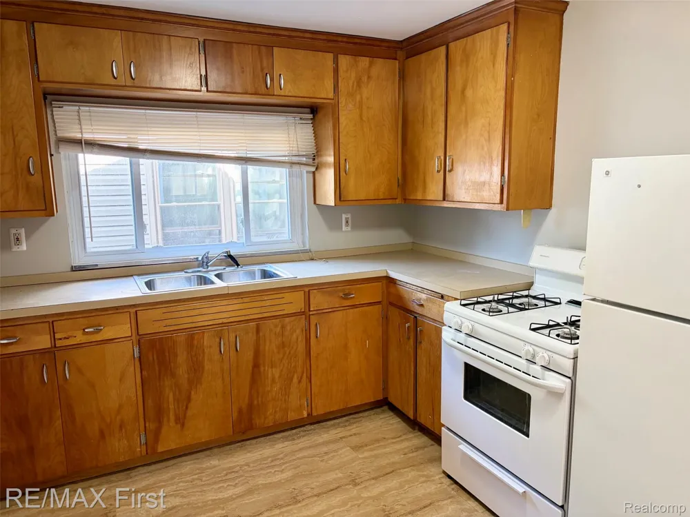 383 W Chesterfield Street Ferndale City, MI 48220