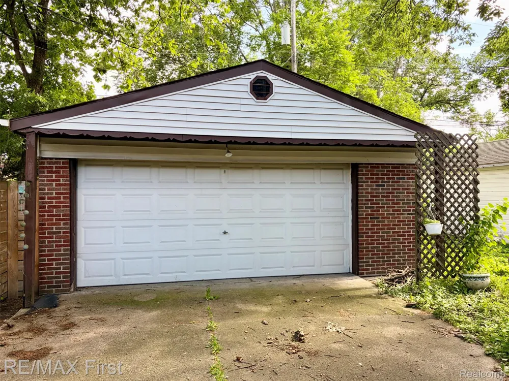 383 W Chesterfield Street Ferndale City, MI 48220