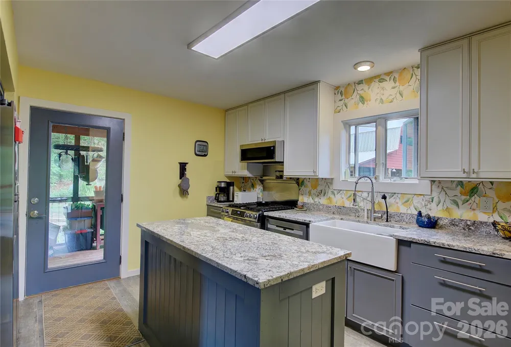 2825 Harrell Hill Road Bakersville, NC 28705