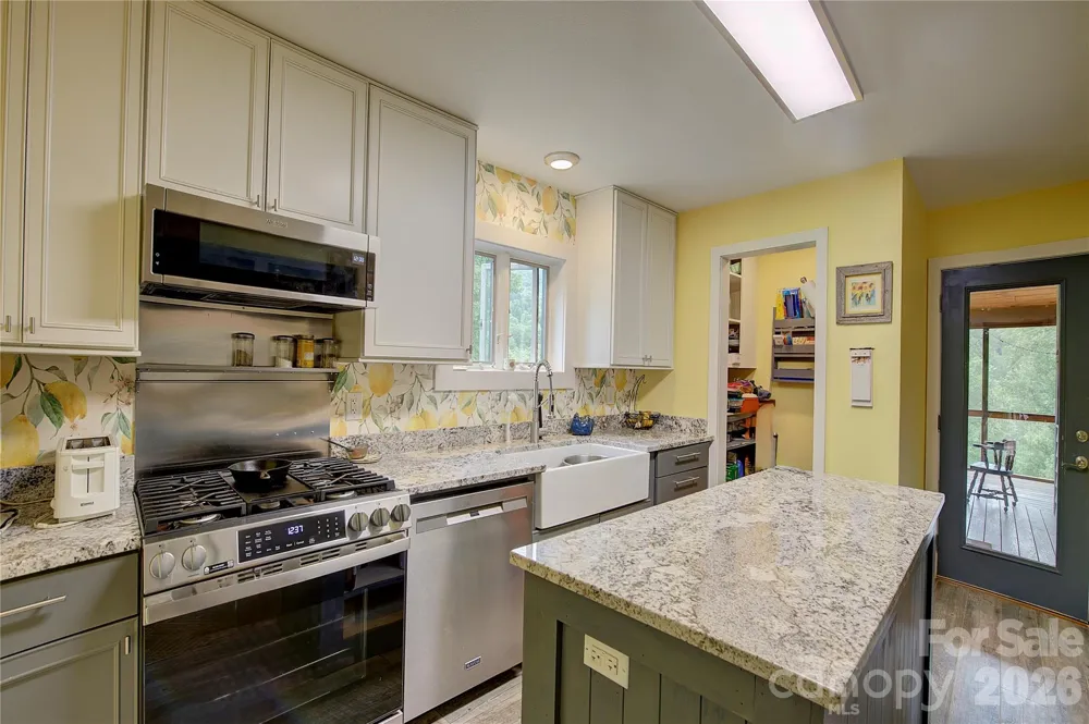 2825 Harrell Hill Road Bakersville, NC 28705
