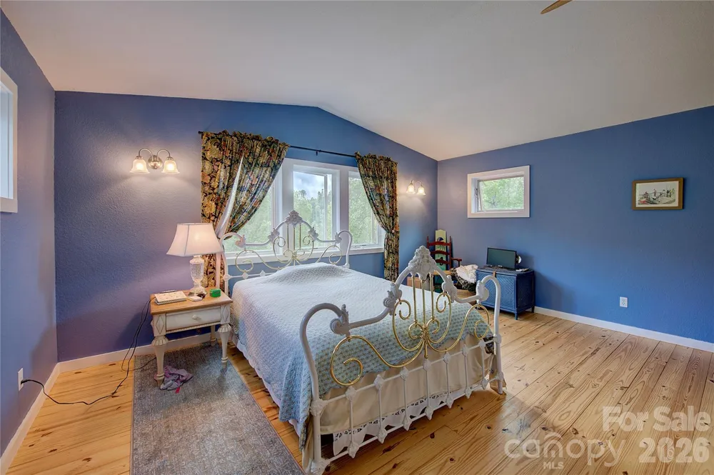 2825 Harrell Hill Road Bakersville, NC 28705