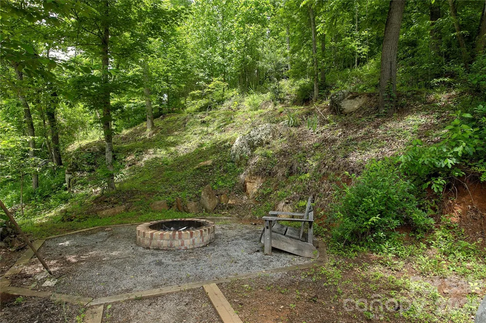 2825 Harrell Hill Road Bakersville, NC 28705