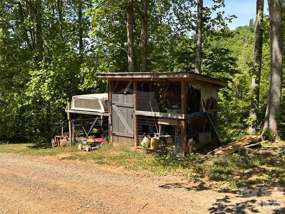 2825 Harrell Hill Road Bakersville, NC 28705
