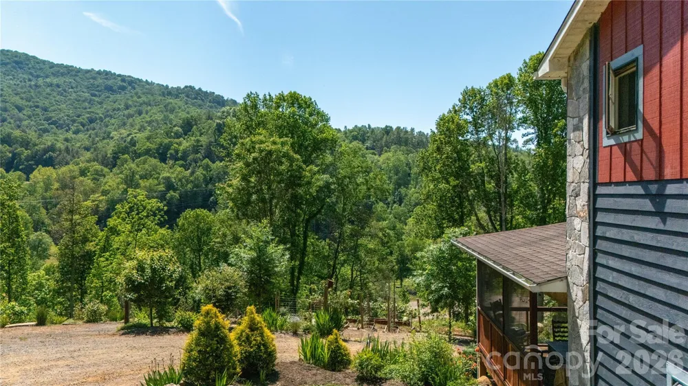 2825 Harrell Hill Road Bakersville, NC 28705
