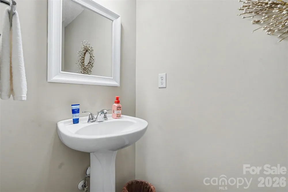 605 Gelderland Drive Matthews, NC 28104