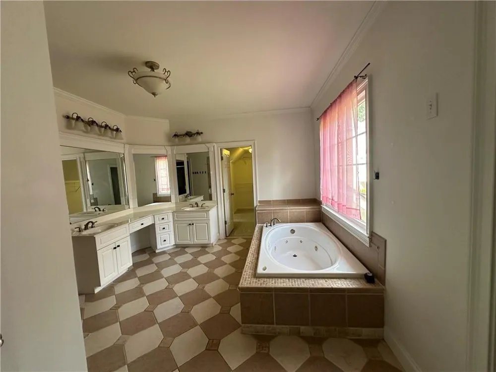 912 Tarry Post Court Suwanee, GA 30024