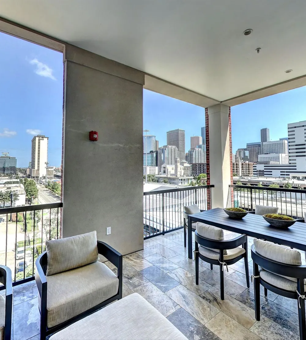 2111 Austin Street #213 Houston, TX 77002