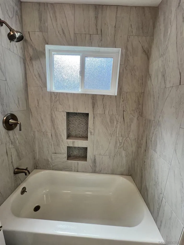 4042 Eta St San Diego, CA 92113