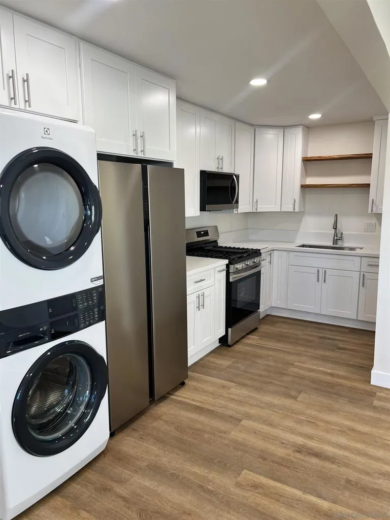 4042 Eta St San Diego, CA 92113