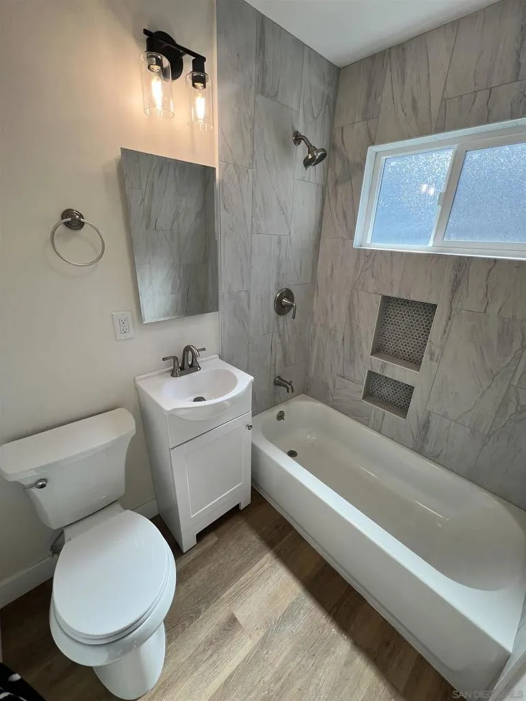 4042 Eta St San Diego, CA 92113