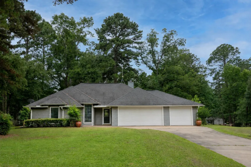 108 Old Barn Circle Holly Lake Ranch, TX 75765