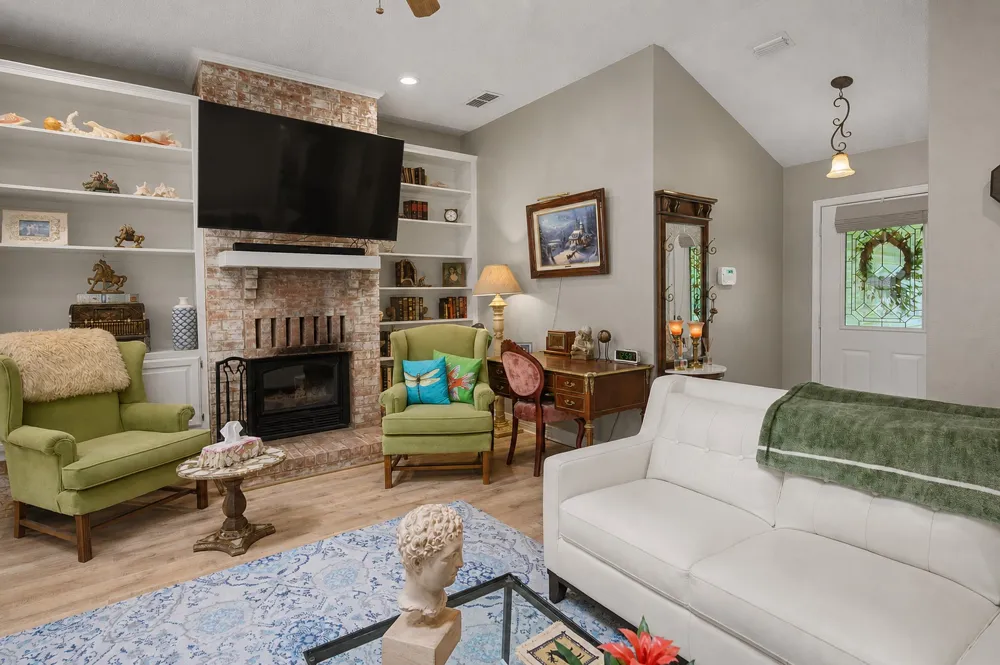 108 Old Barn Circle Holly Lake Ranch, TX 75765