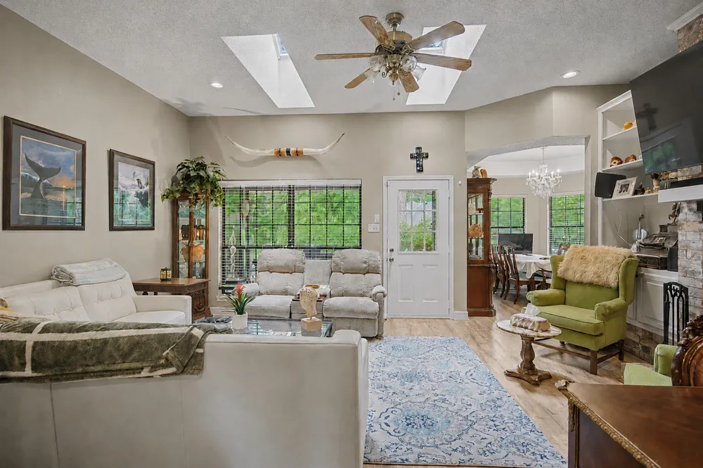 108 Old Barn Circle Holly Lake Ranch, TX 75765