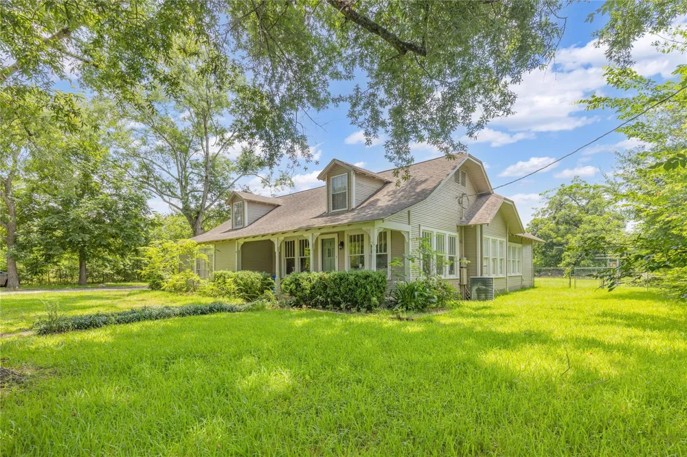 9283 State Highway 75 S New Waverly, TX 77358