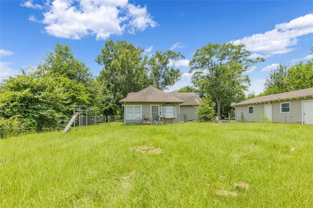 9283 State Highway 75 S New Waverly, TX 77358