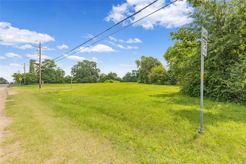 9283 State Highway 75 S New Waverly, TX 77358