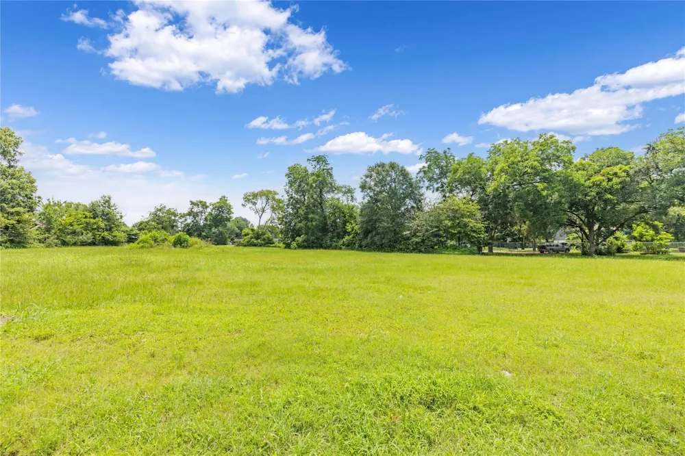 9283 State Highway 75 S New Waverly, TX 77358