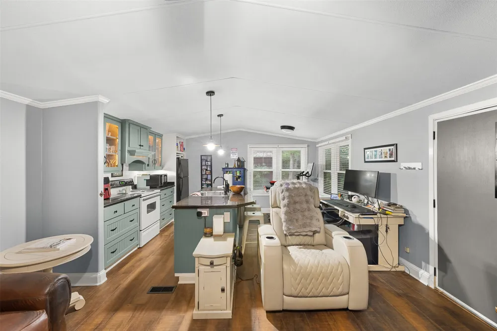 1218 County Road 436 Dime Box, TX 77853