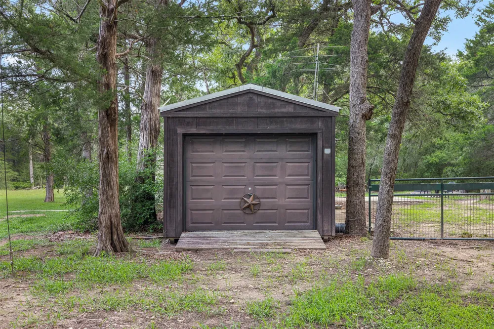 1218 County Road 436 Dime Box, TX 77853