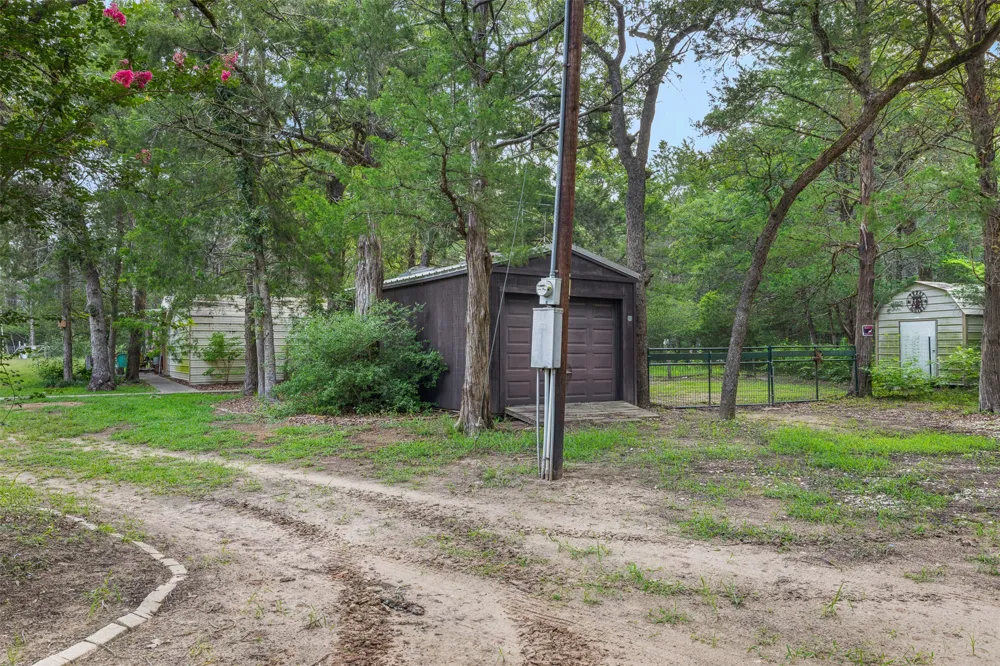 1218 County Road 436 Dime Box, TX 77853