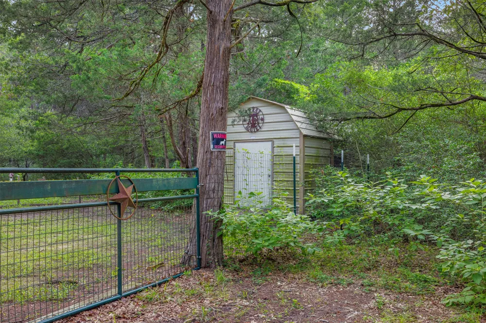 1218 County Road 436 Dime Box, TX 77853