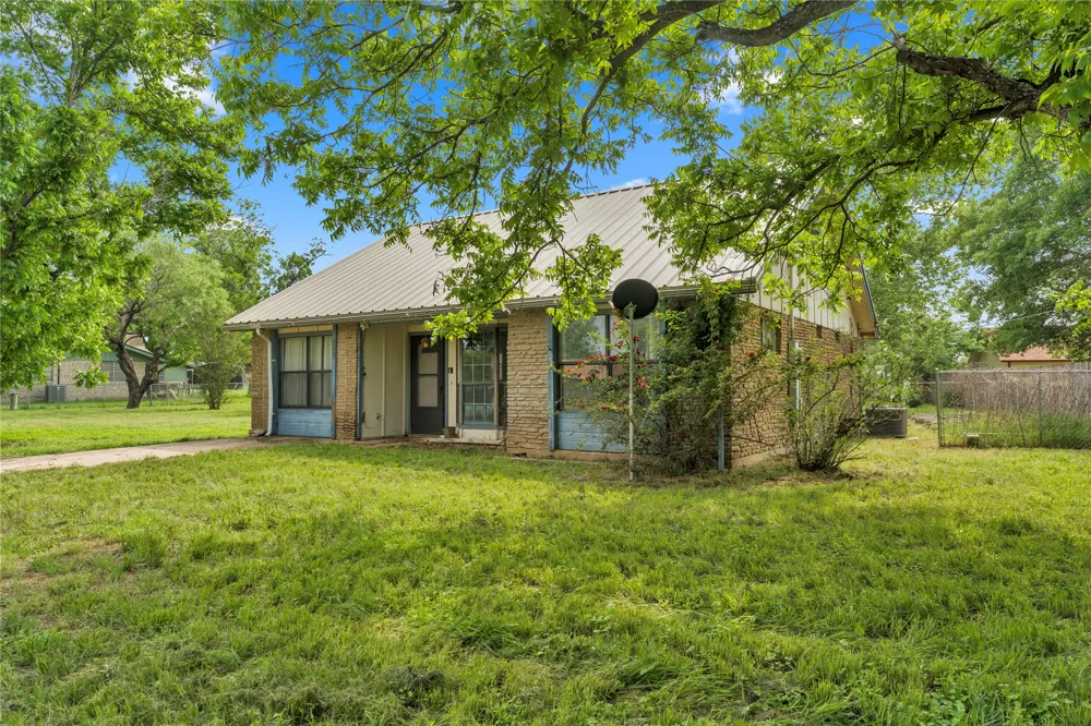 210 River Oaks Drive Burnet, TX 78611