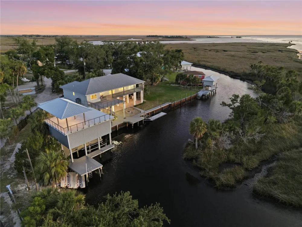 38 SE 195TH STREET Suwannee, FL 32692