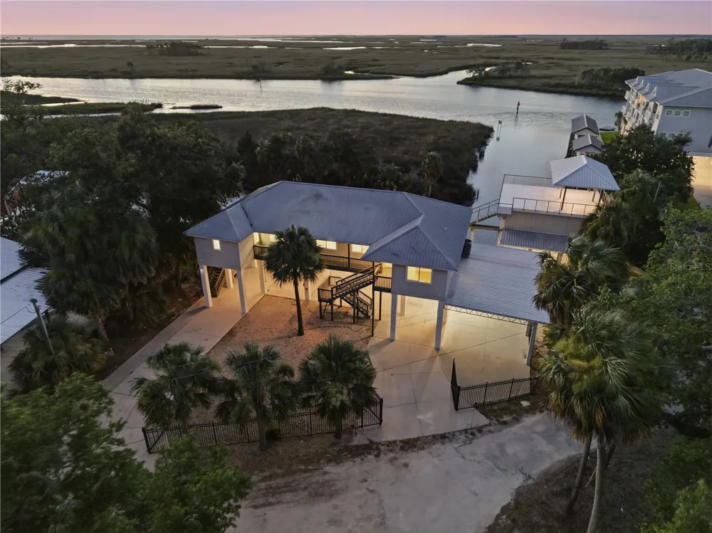 38 SE 195TH STREET Suwannee, FL 32692