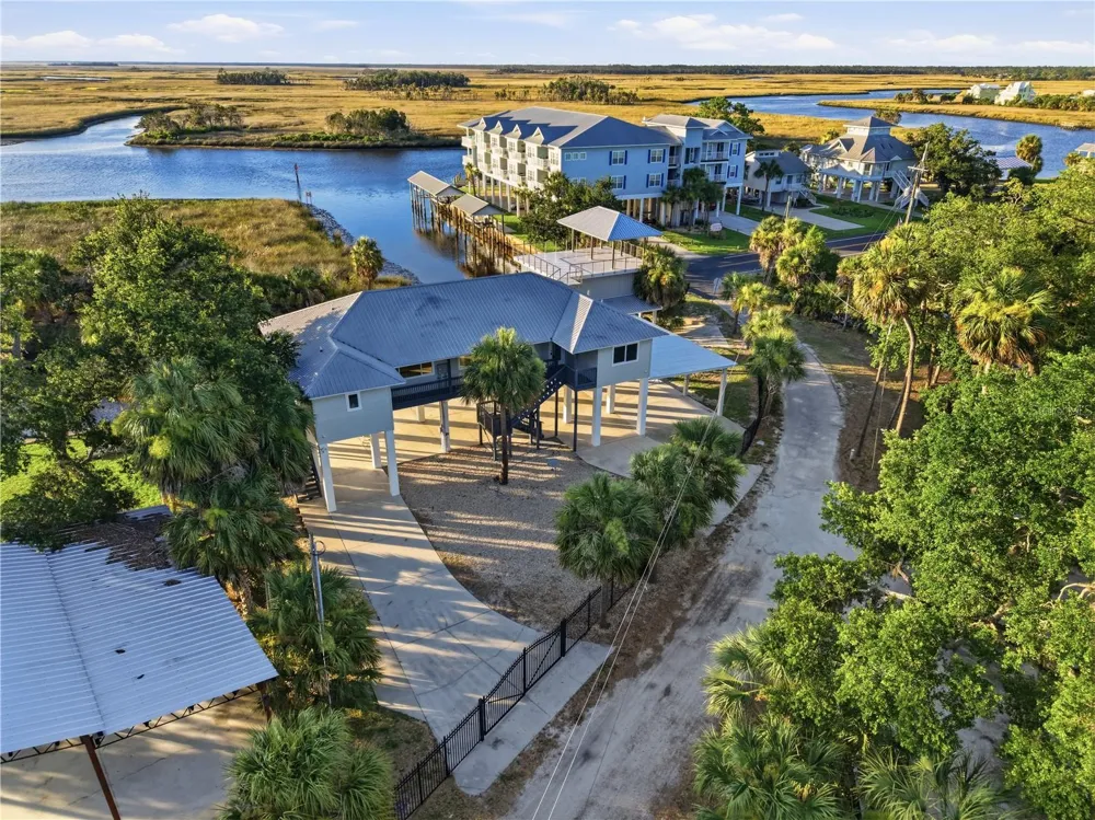 38 SE 195TH STREET Suwannee, FL 32692