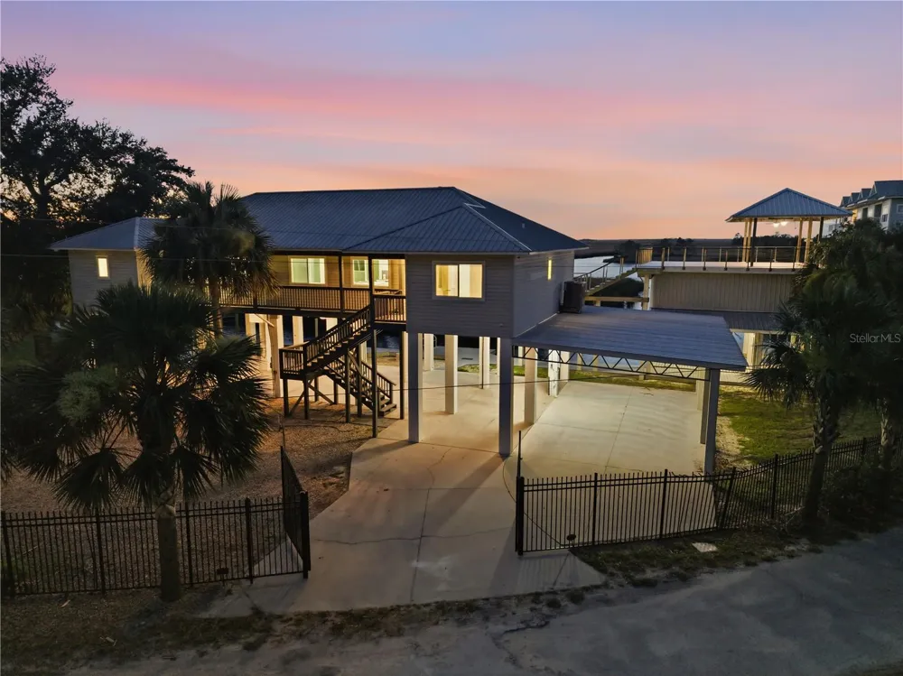 38 SE 195TH STREET Suwannee, FL 32692