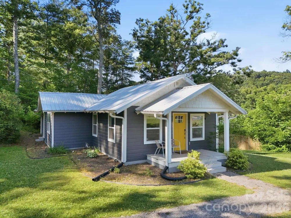 15 Old Fort Road Fairview, NC 28730